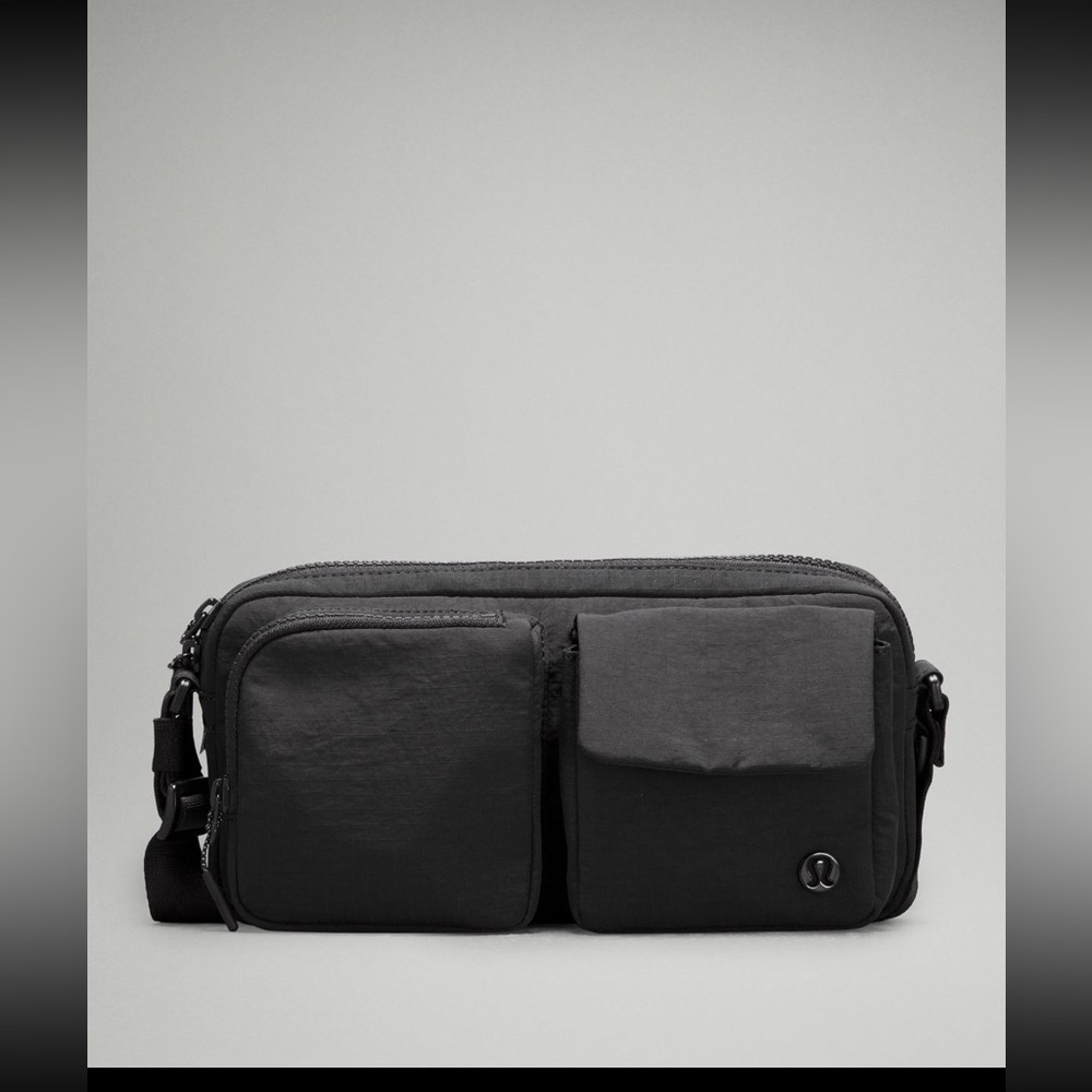 LULULEMON NWT Muliti-Pocket Crossbody BAG Color Black